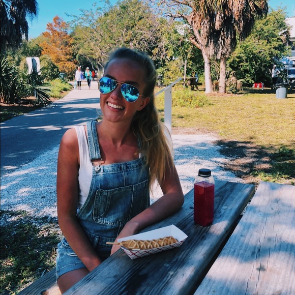 Meet your Posher, Brooklyn - Picture 4 of 8